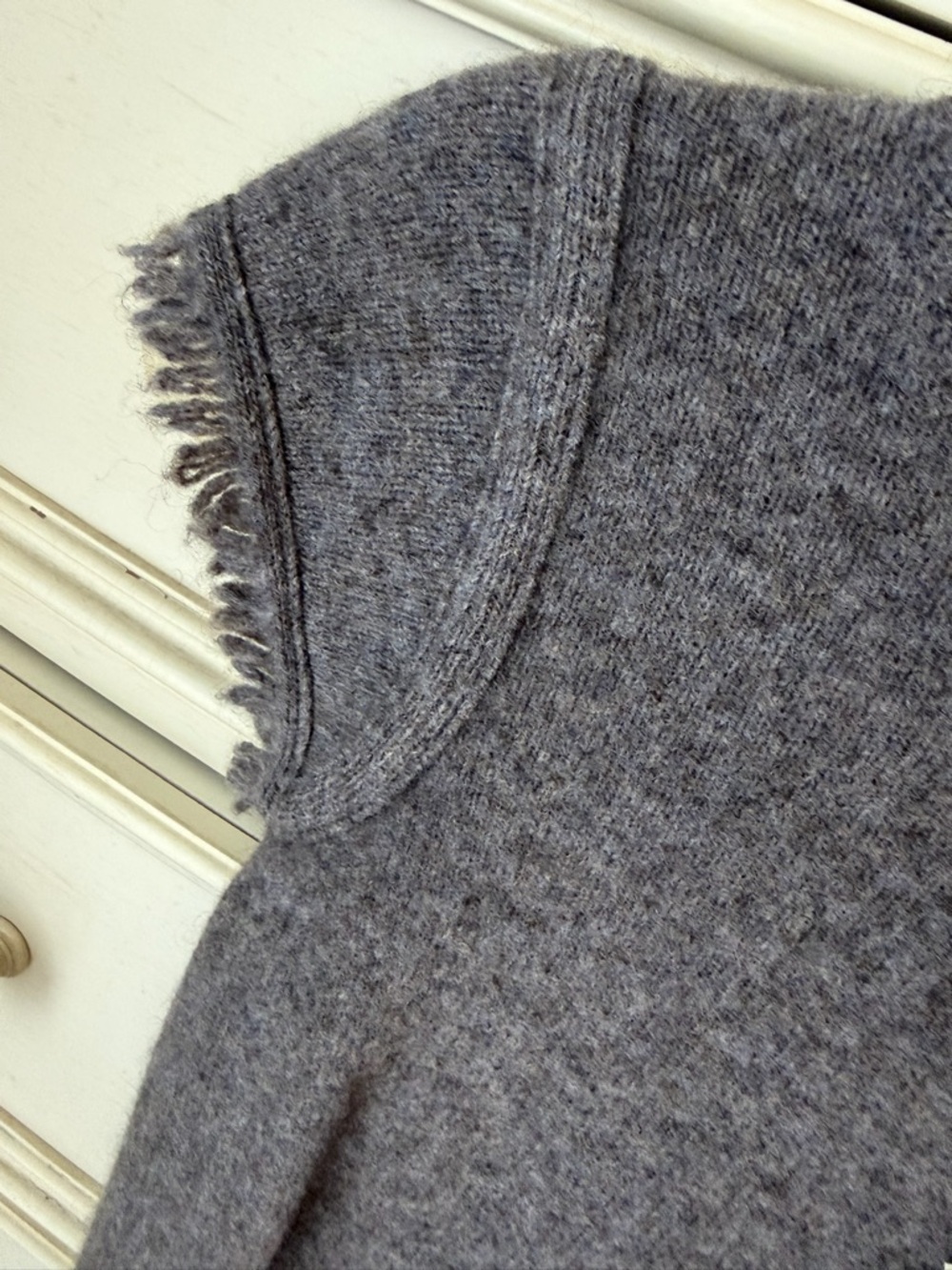 Faherty Gray Short Sleeve Fringed Knit / wool blend Tee chic - Picture 3 of 7